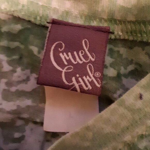 Cruel Girl - Picture 5 of 5